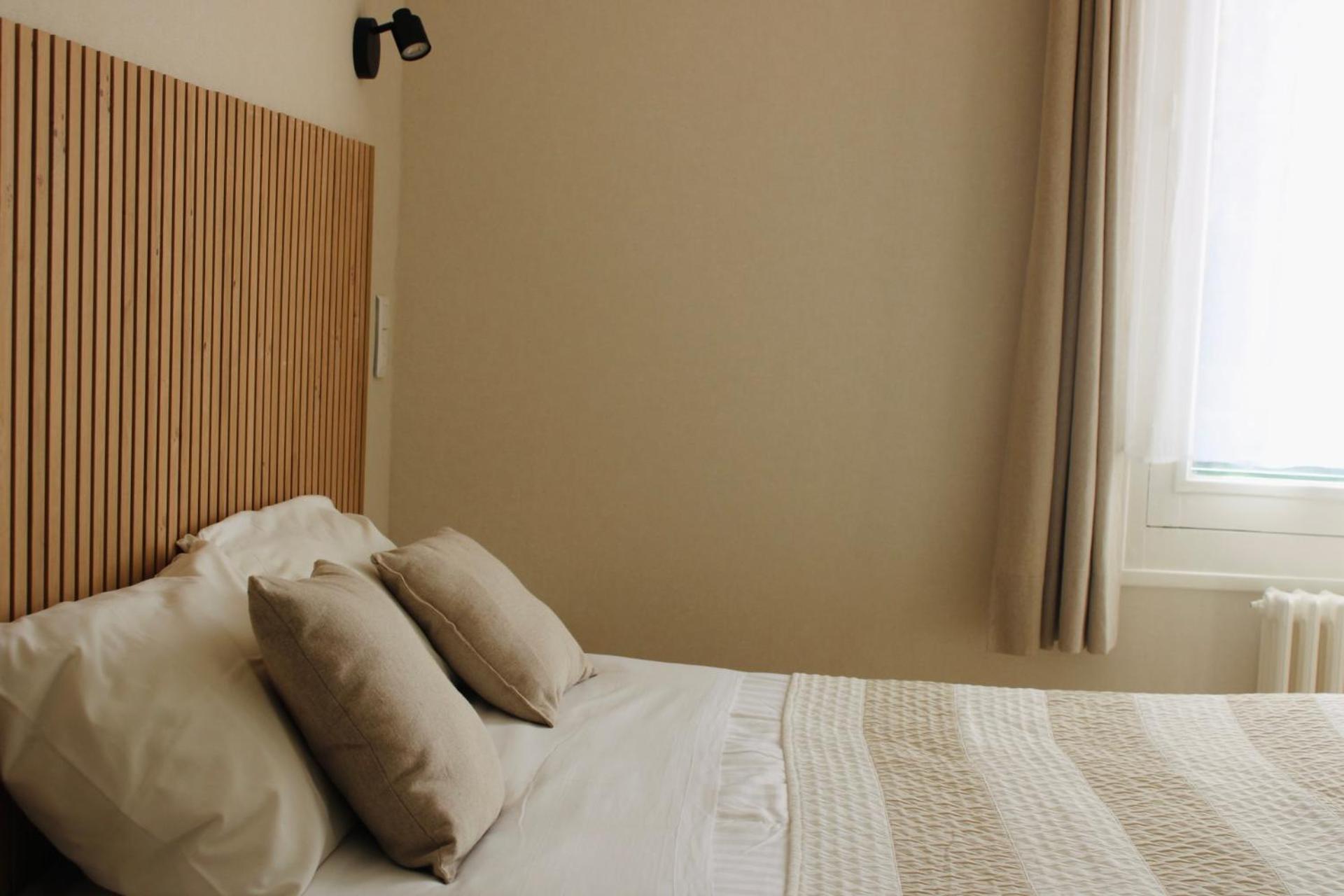 Logis Hotel L'Ayguelade Bielle Bagian luar foto