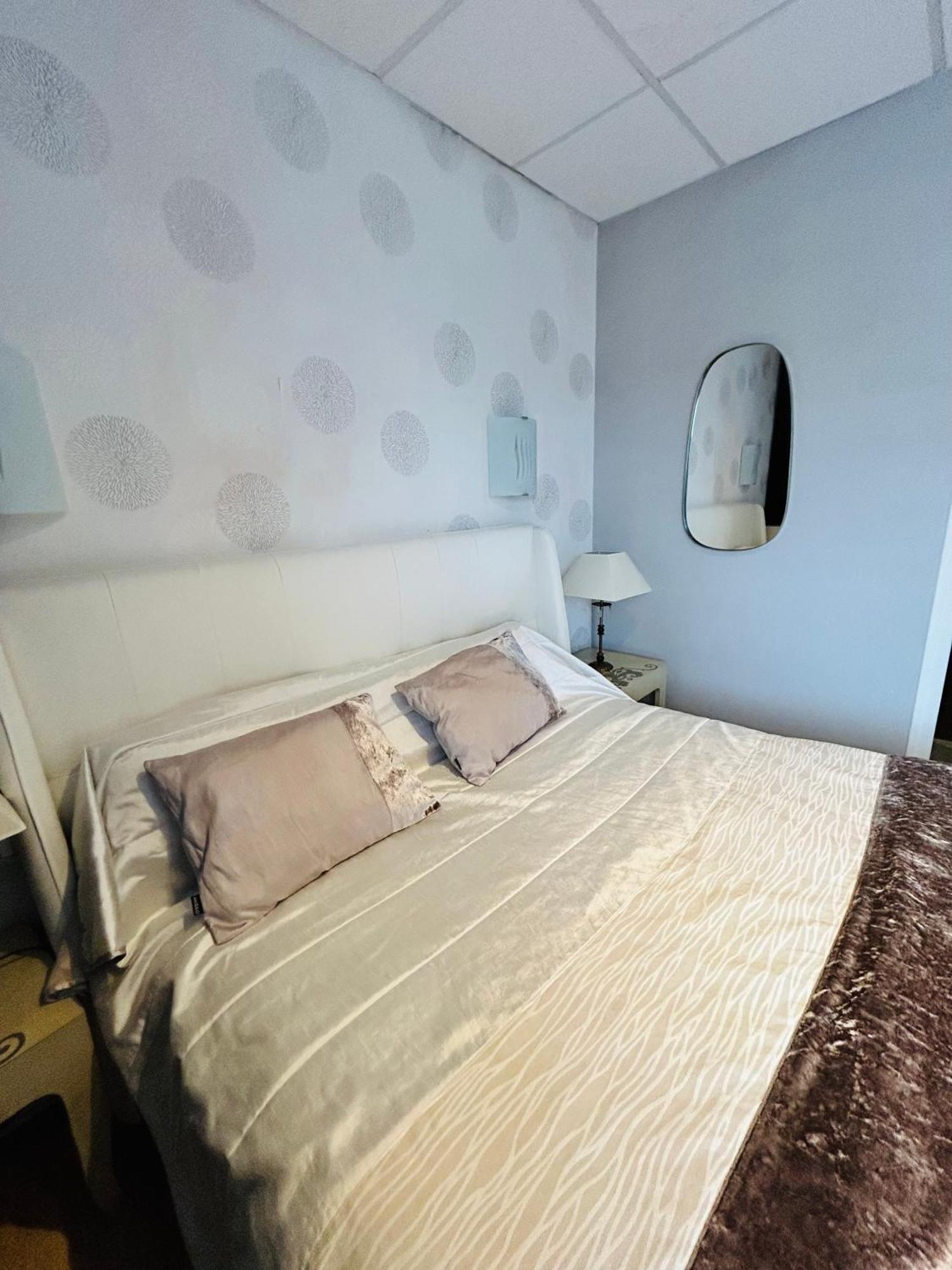 Logis Hotel L'Ayguelade Bielle Bagian luar foto