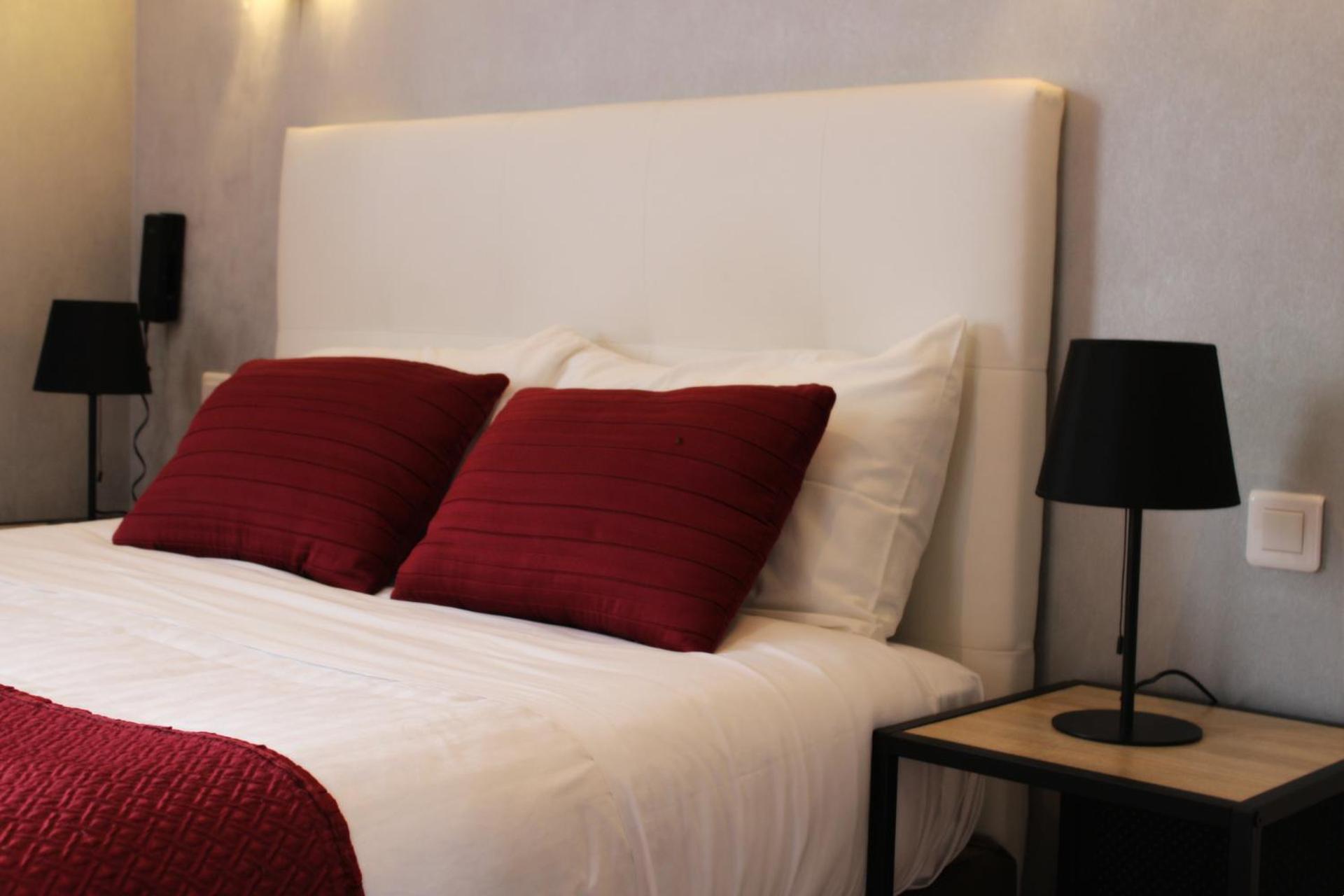 Logis Hotel L'Ayguelade Bielle Bagian luar foto