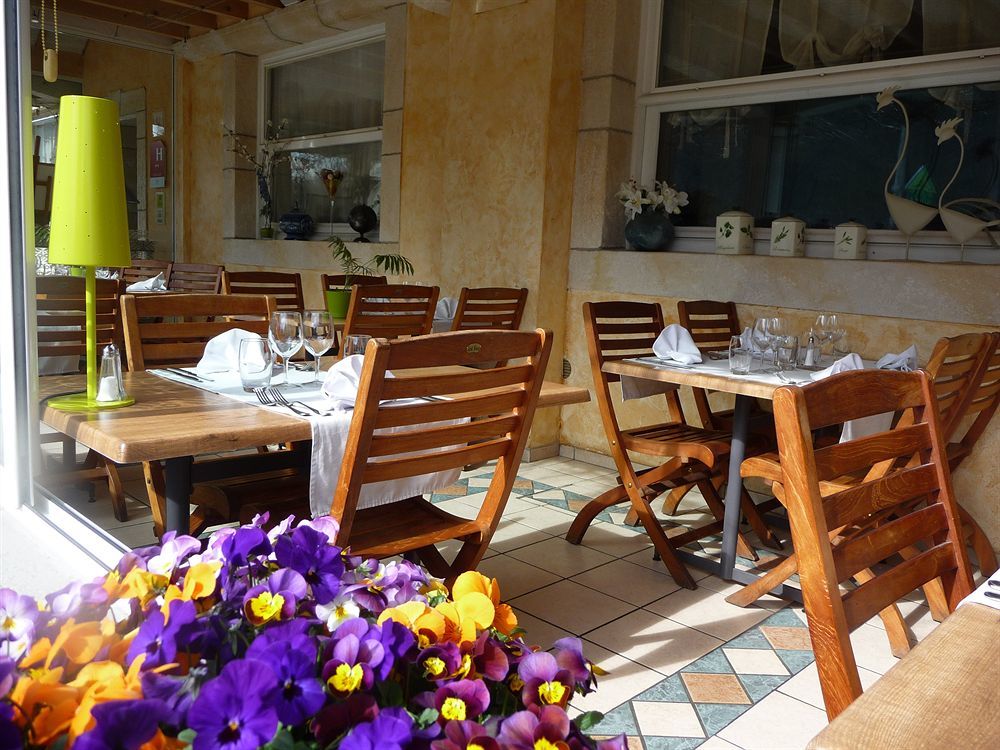 Logis Hotel L'Ayguelade Bielle Bagian luar foto