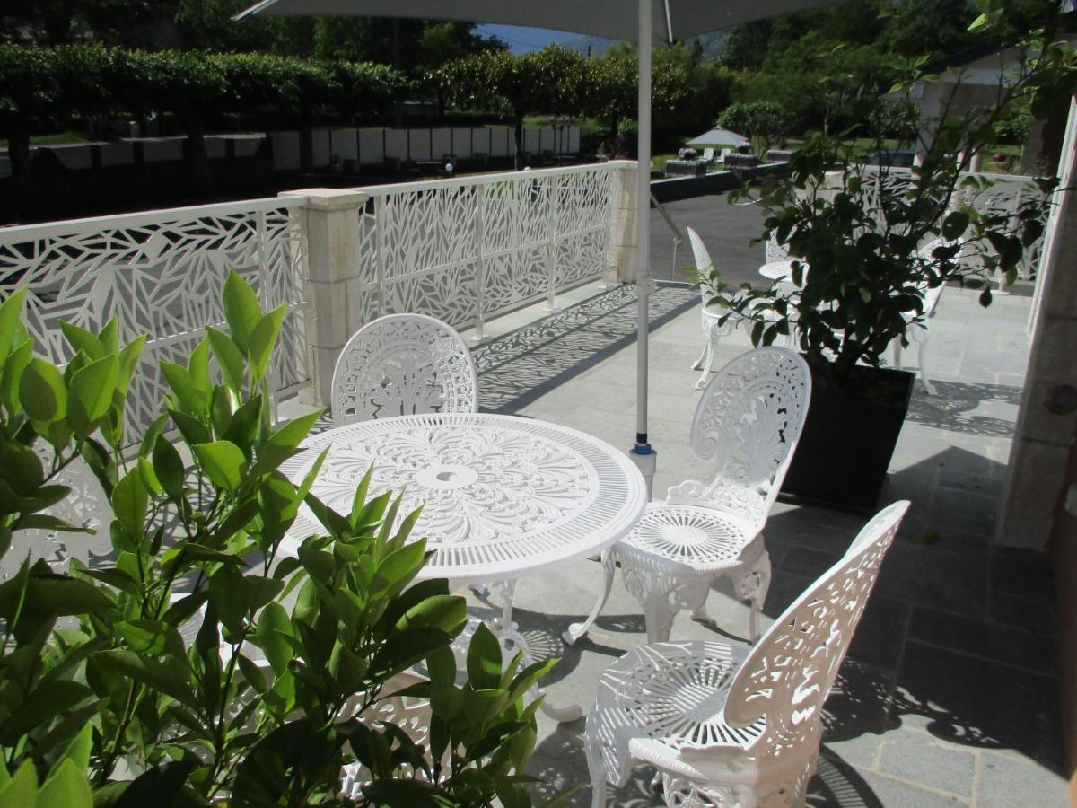 Logis Hotel L'Ayguelade Bielle Bagian luar foto